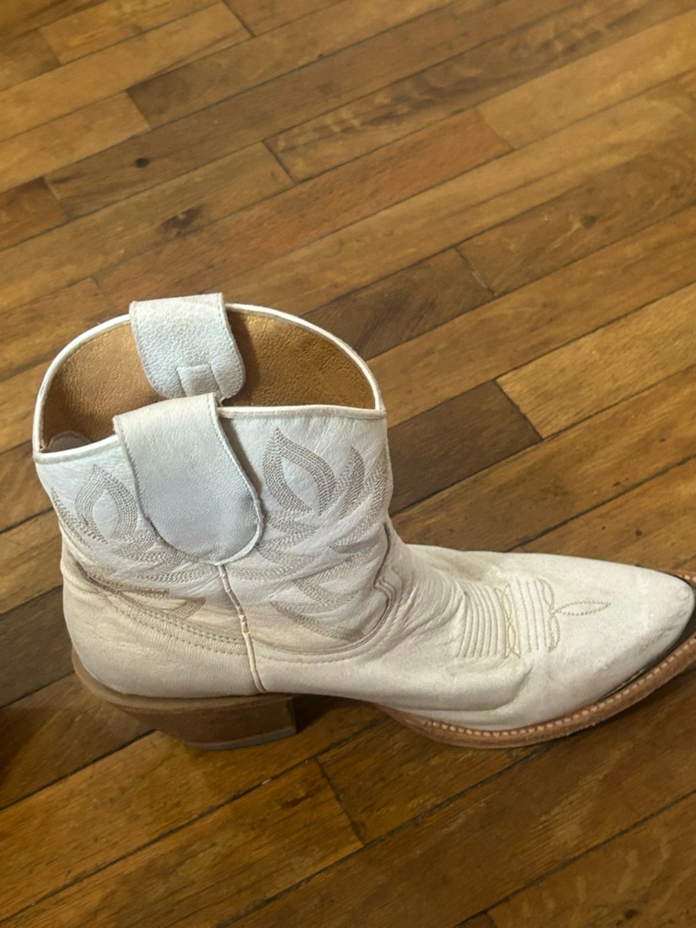 Idyllwind Women's Wheels Western Booties Round Toe in White - Picture 13 of 16